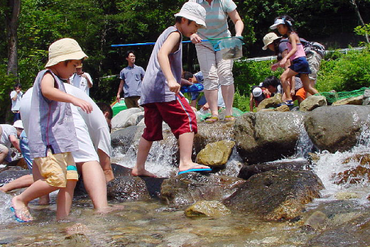 湯檜曽川で川遊び